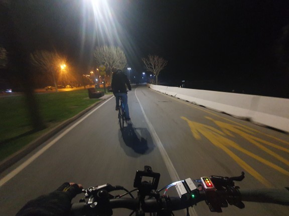 Engebeli yerlerde bile bisiklet sürebilirim diyen var mı?