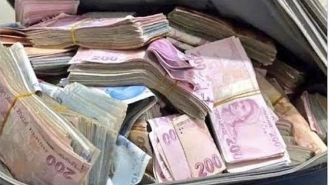 Yolda çanta dolu para bulsanız ne yaparsınız?