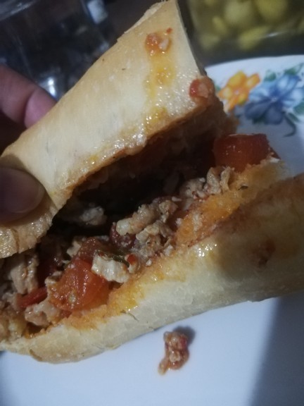 Bazen kadınlar neden kokoreç, işkembe gibi yemekleri sevdiklerini inkar ederler?