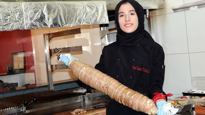 Bazen kadınlar neden kokoreç, işkembe gibi yemekleri sevdiklerini inkar ederler?