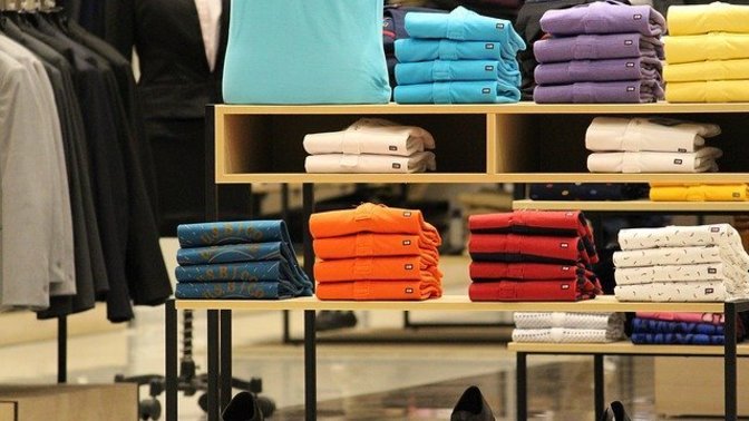 Mağazada baktığın ürünü yerine koyarken katlar mısın?