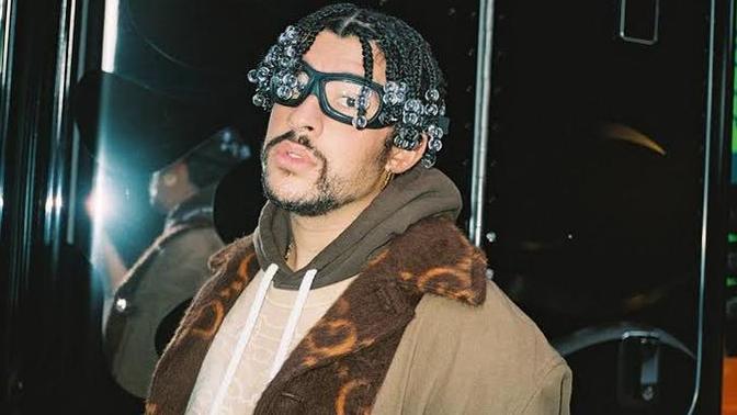Bad Bunny, kendisiyle fotoğraf çekilmek isteyen bir hayranının telefonunu fırlattı! Başınıza gelse tepkiniz ne olur?