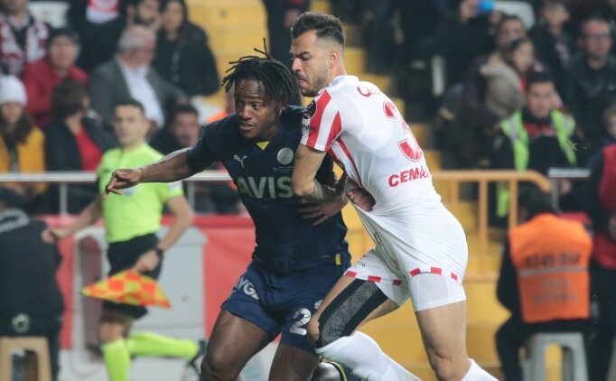 Antalyaspor 1 - Fenerbahçe 2... Sarı lacivertlilerden antalyada kritik bir galibiyet geldi! Maçı nasıl buldunuz?