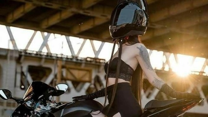 Kadınlara en çok araba mı yakışıyor, motor mu?