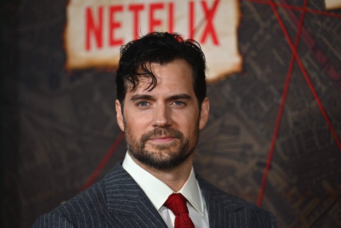 İngiliz aktör Henry Cavill, 2022nin en yakışıklı erkeği seçildi! Katılıyor musun?