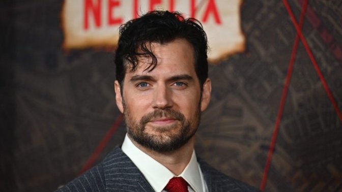 İngiliz aktör Henry Cavill, 2022'nin en yakışıklı erkeği seçildi! Katılıyor musun?
