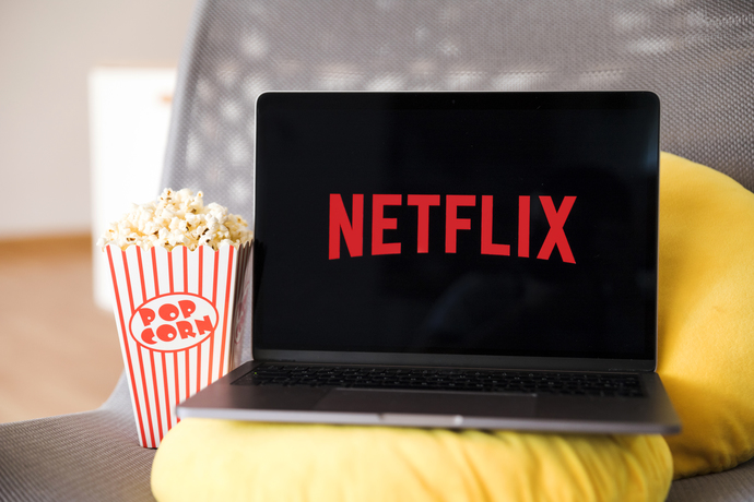 Her şey bu kadar pahalıyken, arkadaşa Netflix şifresi vermek enayilik midir?