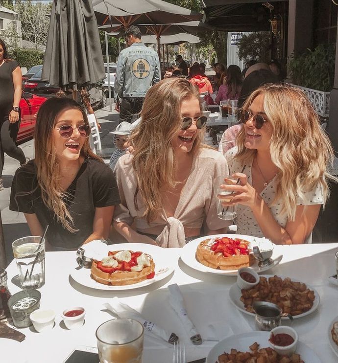 Bu ekonomide arkadaşlarınıza yemek ısmarlayabiliyor musunuz?