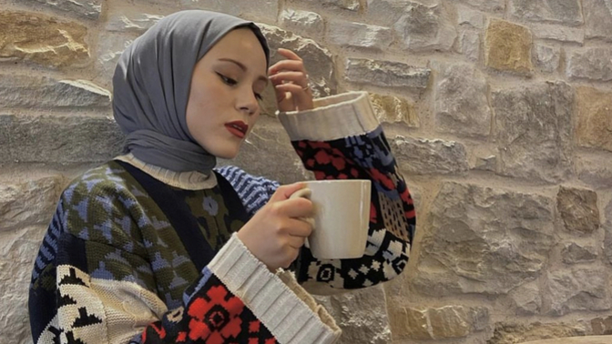 Eşim tesettüre girdi ve yaşadığımız bölgeden taşınmamız gerektiğini söylüyor böyle bir şey var mı?