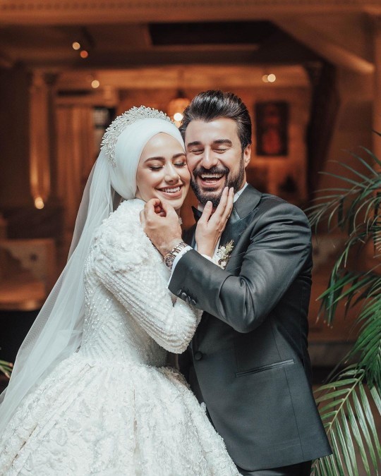 Evleneceğin insan ile aranda kaç yaş fark olması, senin için makbuldür?