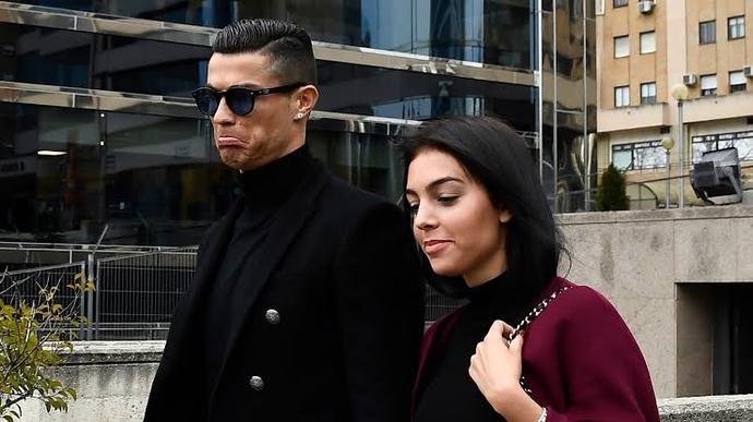 Ronaldo ve sevgilisi, Suudi Arabistandaki Evli olmayanlar beraber yaşayamaz yasasından muaf tutulacakmış. Kararı nasıl buldunuz?