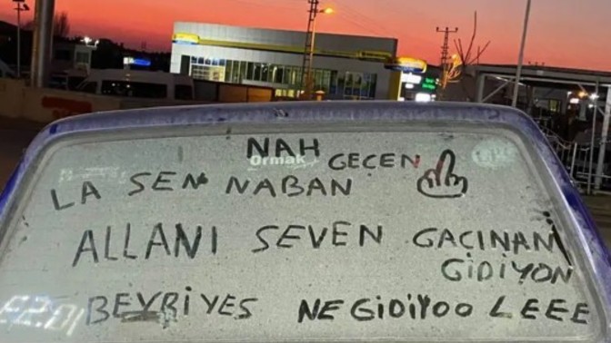 Arabanın arkasına söz yazmayı sever misiniz?