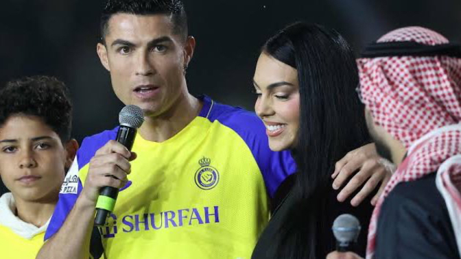 Suudi Arabistan'ın Ronaldo ve sevgilisi için şeriatı çiğnemesi gündem oldu, düşünceleriniz neler?