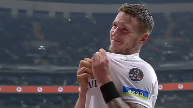 Besiktaşlı Weghorst'u özellikle kadın taraftarlar bir başka seviyor 🤩 Sporcunun yakışıklısı/güzeli mi makbuldür?