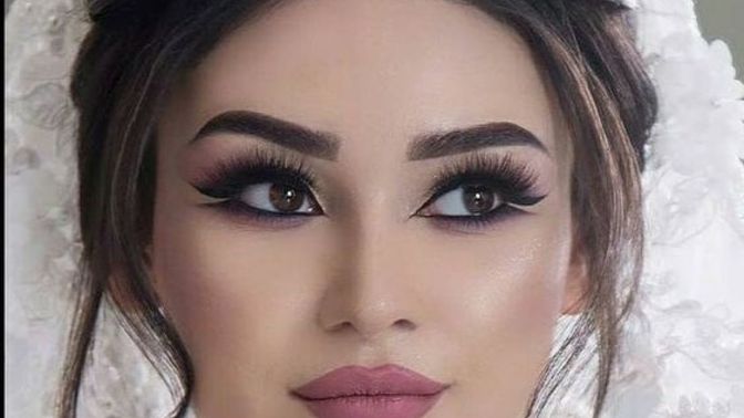 Gelin makyajımı kendim yapmak istiyorum, yapmalı mıyım?