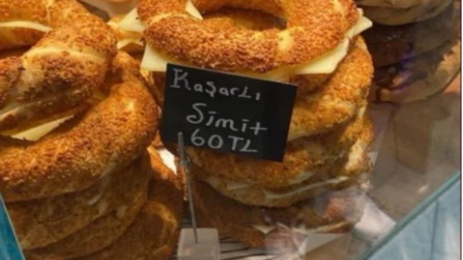 Kara Fırın'da 60 liraya satılan simit sosyal medyada gündem oldu! Sizce bu simitin fiyatı nasıl?
