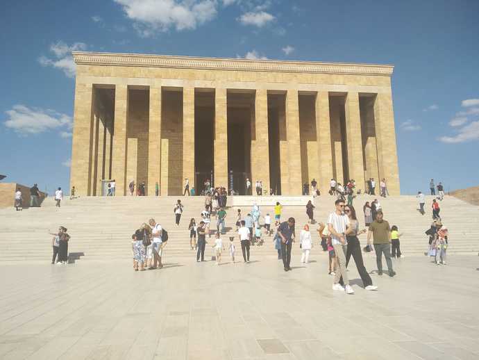 2022'de Anıtkabir'i 3 milyon 966 bin kişi ziyaret etti. Hiç Anıtkabir'e gittin mi?