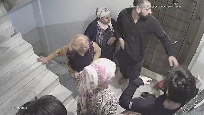 Yan taraf komşunda aile içi kavga çıksa gidip ayırır mısın?