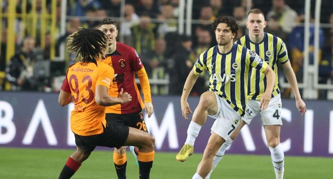 Galatasaray - Fenerbahçeyi Kadıköyde 3-0 yenerek şampiyonluk yarışında çok önemli bir 3 puan aldı! Maçı nasıl buldunuz?