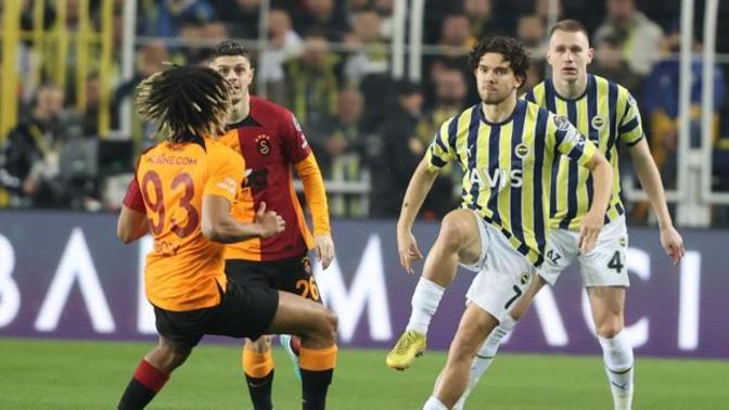 Galatasaray - Fenerbahçe'yi Kadıköy'de 3-0 yenerek şampiyonluk yarışında çok önemli bir 3 puan aldı! Maçı nasıl buldunuz?