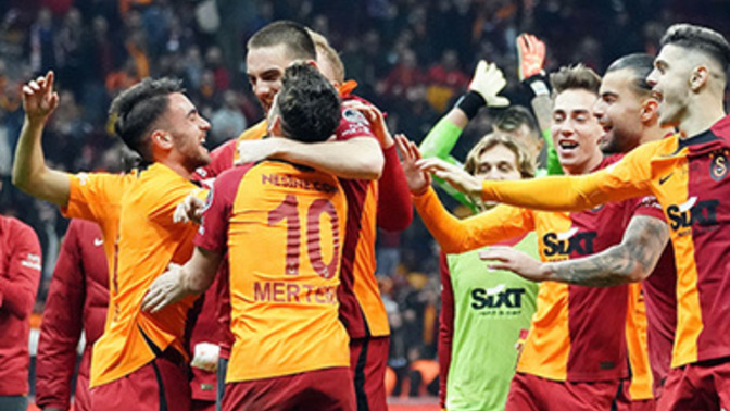 Galatasaray - Fenerbahçe derbisi 3-0 bitti! Maçı nasıl buldunuz?