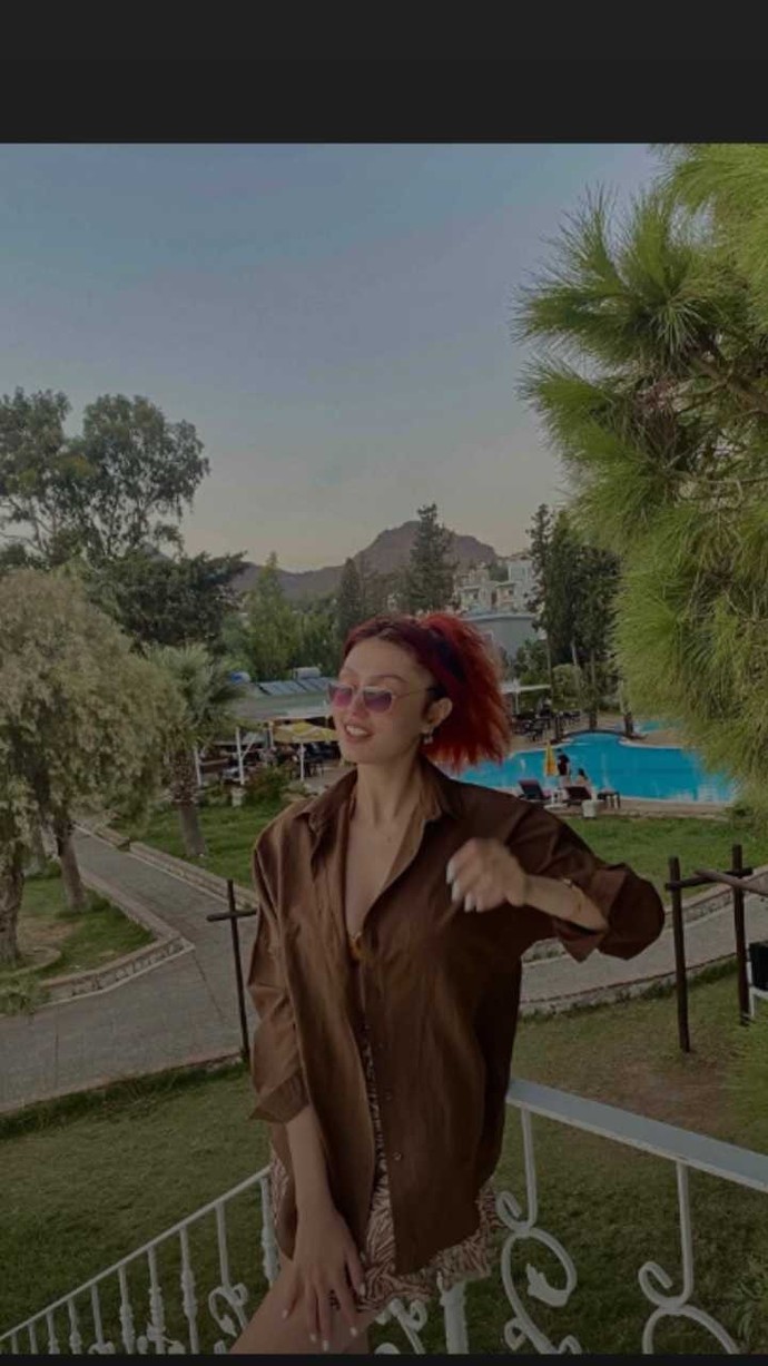 Geçen yaz saçlarımı bu renge boyadım, iyi duruyor mu?