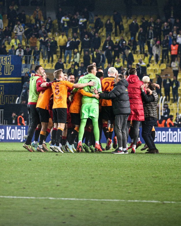 Fenerbahçe 0-3 Galatasaray derbisi derbi tarihine geçen bir maç oldu mu sizce?