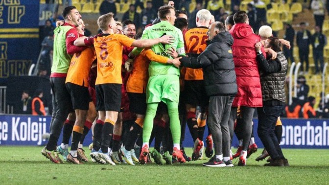 Fenerbahçe 0-3 Galatasaray derbisi derbi tarihine geçen bir maç oldu mu sizce?