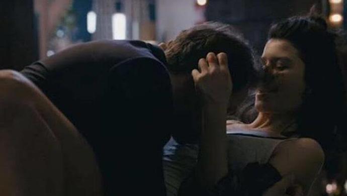 Seks düşünmediğin sevgili ile erotik film izlenir mi?
