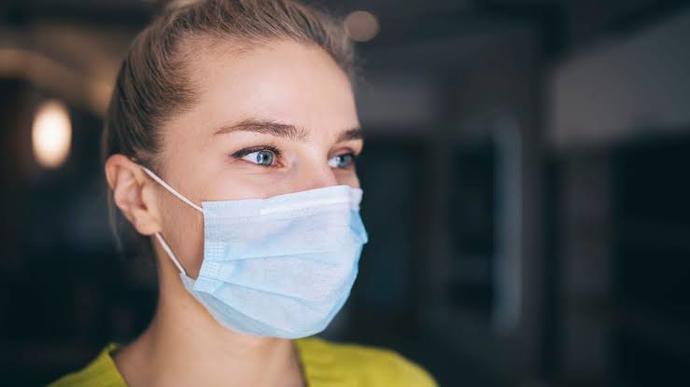 Maske takmak istemeyen randevusuz hasta ısrarla muayene olmak istemiş, doktor etmemiş. Kim haklı?