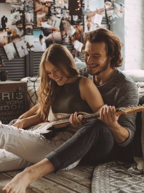 Zengin bir erkeğin sevgili bulması mı daha kolaydır, yoksa yakışıklı erkeğin mi?