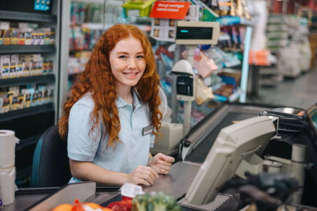 Devamlı gittiğiniz marketlerde ki kasiyerler, sıcak satışını yapmak için size yaltaklanıyor mu?