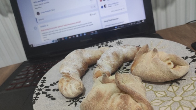 Bu akşam KızlarSoruyor'da vakit geçirirken hangi yiyecek/içecek eşlik ediyor?