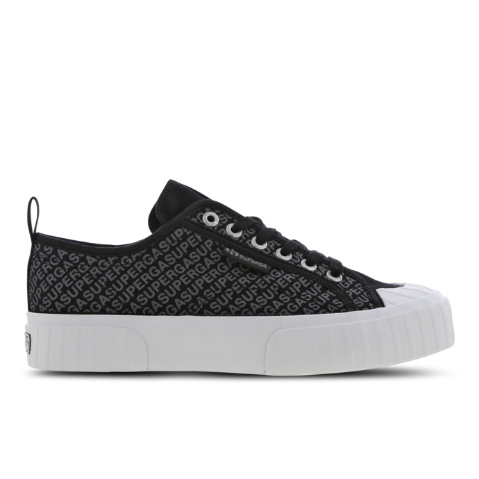 Superga mı yoksa converse mi alsam?