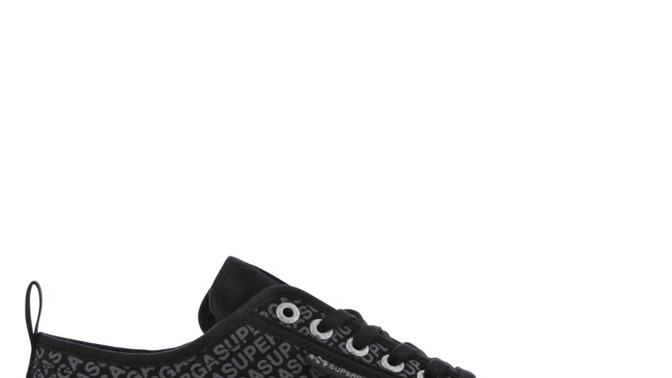 Superga mı yoksa converse mi alsam?