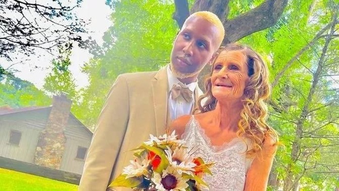 Siteden biriyle evlenme kararı aldık, tebrik eder misiniz?