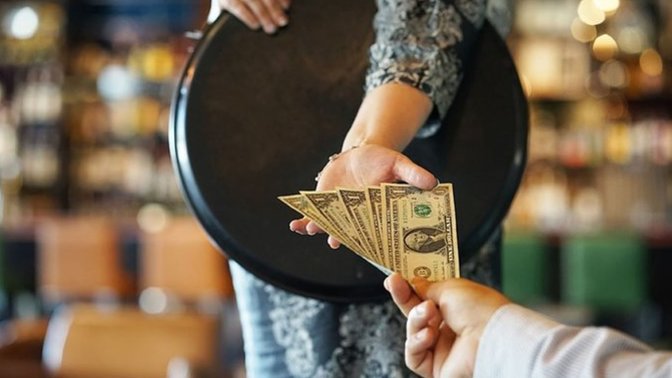 Türkiye'de bahşiş vermek zorunlu olmalı mı?
