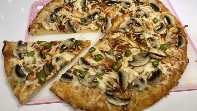 Lezzetlimi lezzetli , mantarlı pizzalar yaptım mmm! Sen pizzanı nasıl seversin?