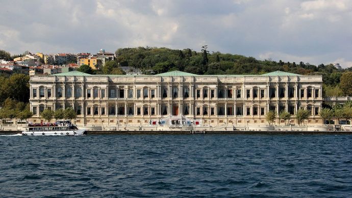 Avrupa tarzındaki Çırağan sarayı