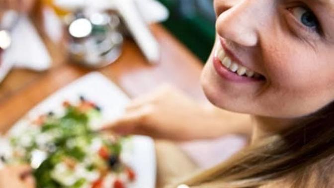 Lokanta da çalışan çocuğa aşık oldum nasıl sevgili olabilirim?