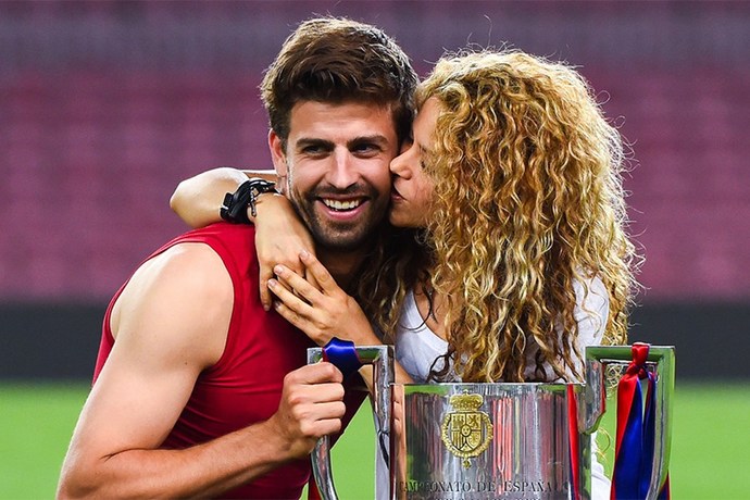 Sevgilisi Pique tarafından aldatılan Shakiranın intikam şarkısı #DemetAkalının atarlı şarkılarına benzememiş mi?