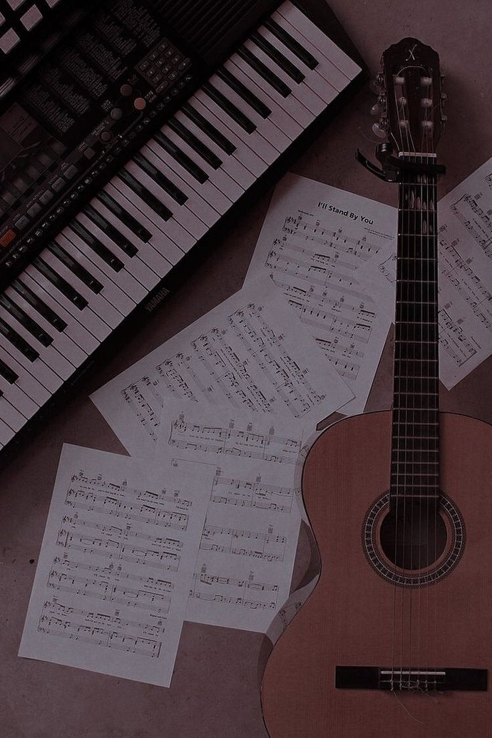 Eskiden televizyonda çıktığı zaman mutlaka dinlerdim dediğiniz şarkı var mı?