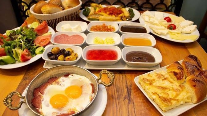 Kahvaltıyı evde mi yaparsınız yoksa dışarıda mı?