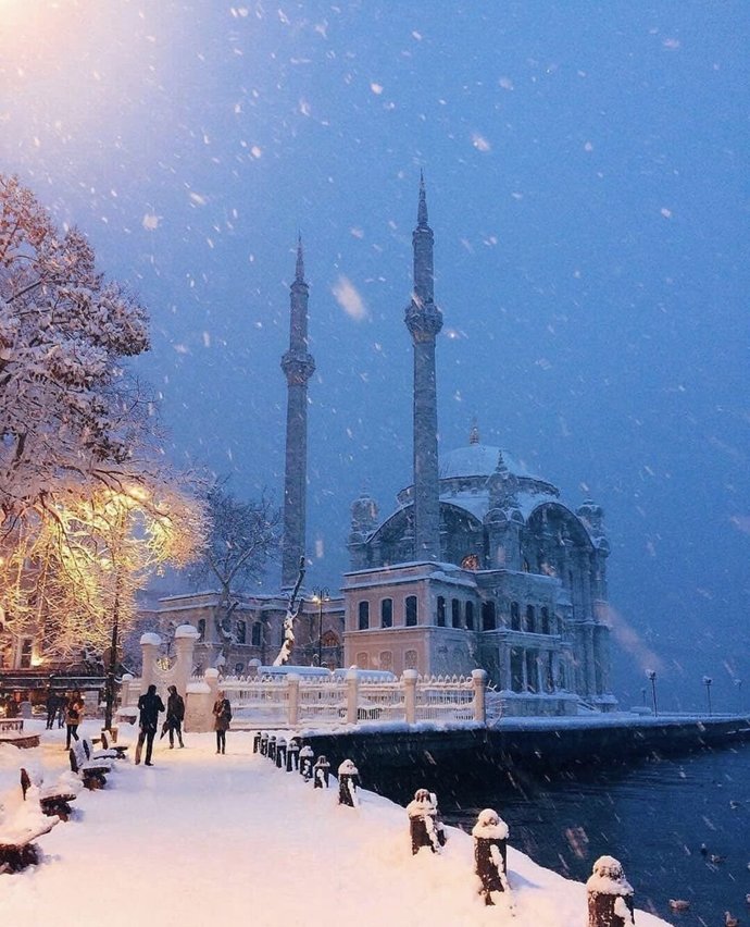 Meteoroloji uzmanları 24 Ocaktan sonra İstanbulda kar yağışı olabileceğini söylemiş. Karlı havaları seviyor musunuz?