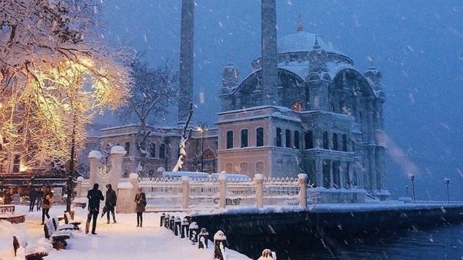 Meteoroloji uzmanları 24 Ocak'tan sonra İstanbul'da kar yağışı olabileceğini söylemiş. Karlı havaları seviyor musunuz?