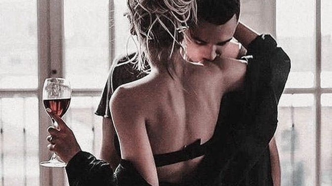 Cinsellikte alkol tüketmek seksi daha iyi mi kılar?