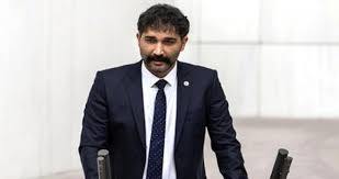 Sana göre en dürüst ve onurlu siyasetçi kim?