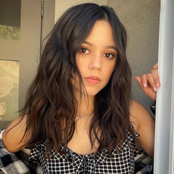 Sizce oyuncu Jenna Ortega (Wednesday Addams) güzel mi?