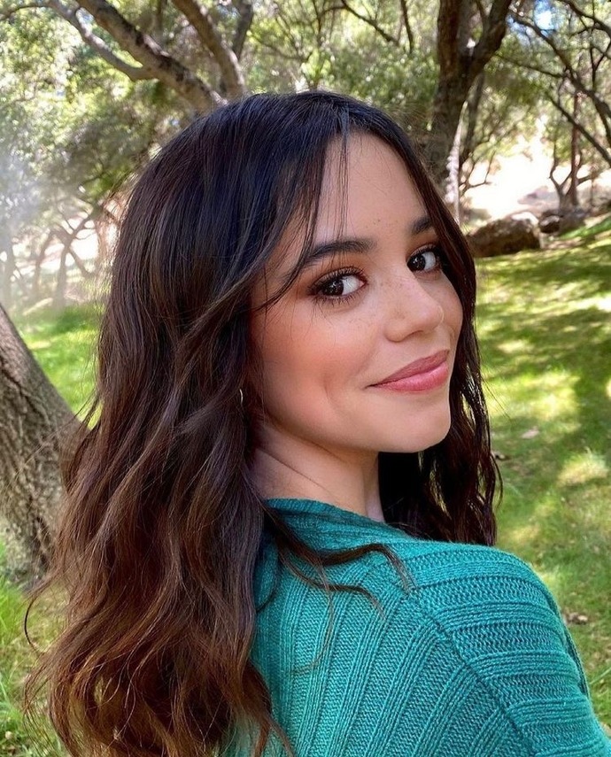 Sizce oyuncu Jenna Ortega (Wednesday Addams) güzel mi?
