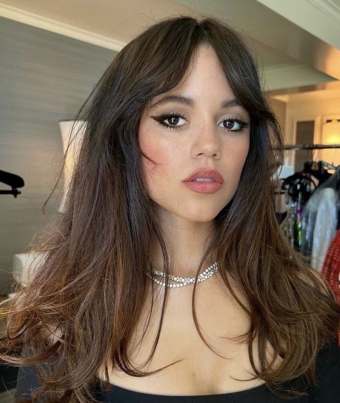 Sizce oyuncu Jenna Ortega (Wednesday Addams) güzel mi?